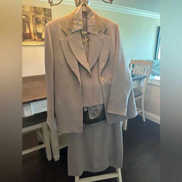 Absolu Paris Extraordinary Ensemble Suit - Picture 8 of 15